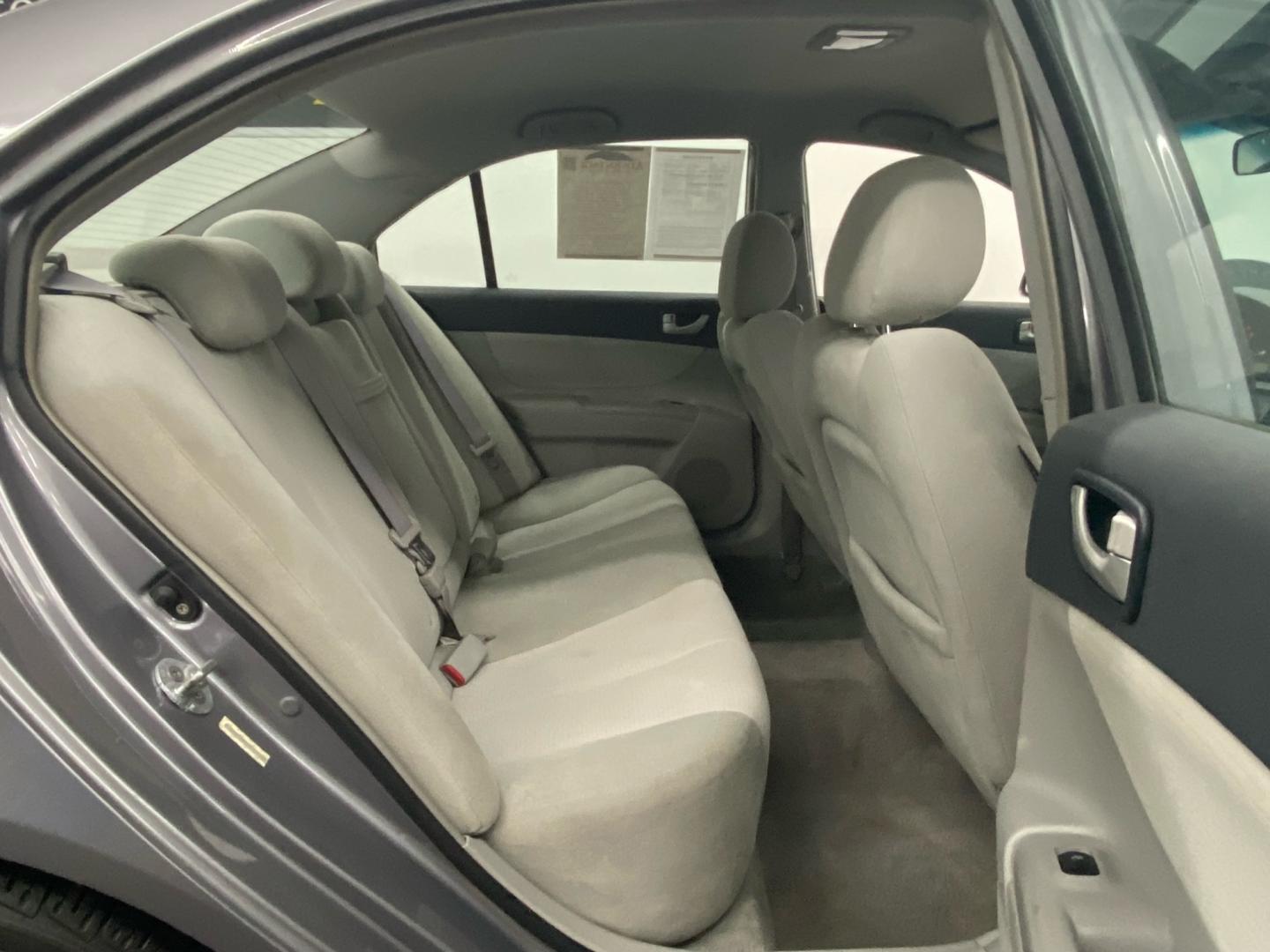 2008 SILVER /Tan Hyundai Sonata (5NPET46C68H) , located at 533 S West End Blvd., Quakertown, PA, 18951, (877) 257-4995, 40.343994, -75.303604 - INCLUDED IN THE SALE PRICE OF EVERY VEHICLE: 48 Hour Money Back Guarantee 6 Month - 6,000 Mile Warranty Brand New PA State Inspection & Emission $10 Oil Changes for the Life of the Loan Complete CARFAX - Photo#4